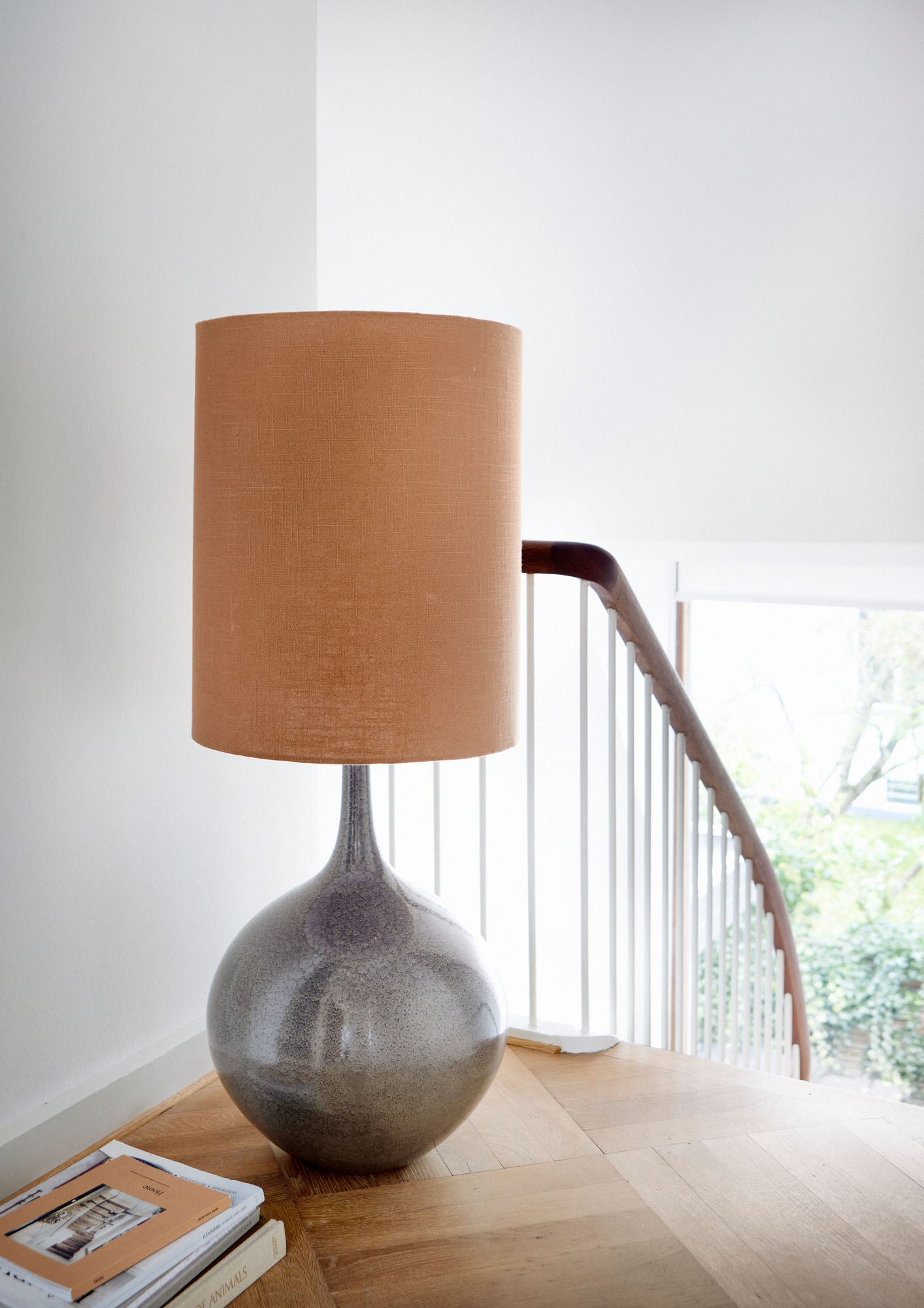 Cozy Living Bella Ceramic Lamp w. shade - COAL w. BURNT ORANGE SHADE